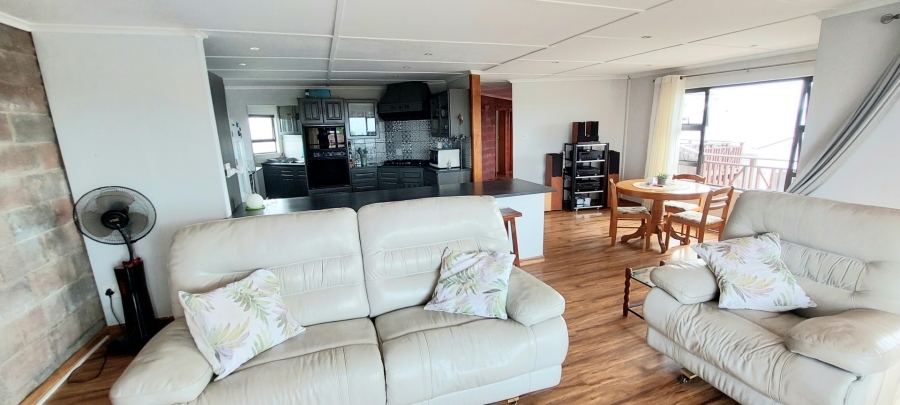 5 Bedroom Property for Sale in Sunrise On Sea Eastern Cape